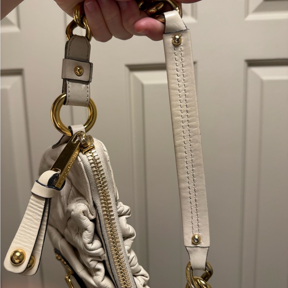 Marc Jacobs Cream Quilted Leather Shoulder Bag with Top Zip Gold Chain Hardware - Picture 5 of 14